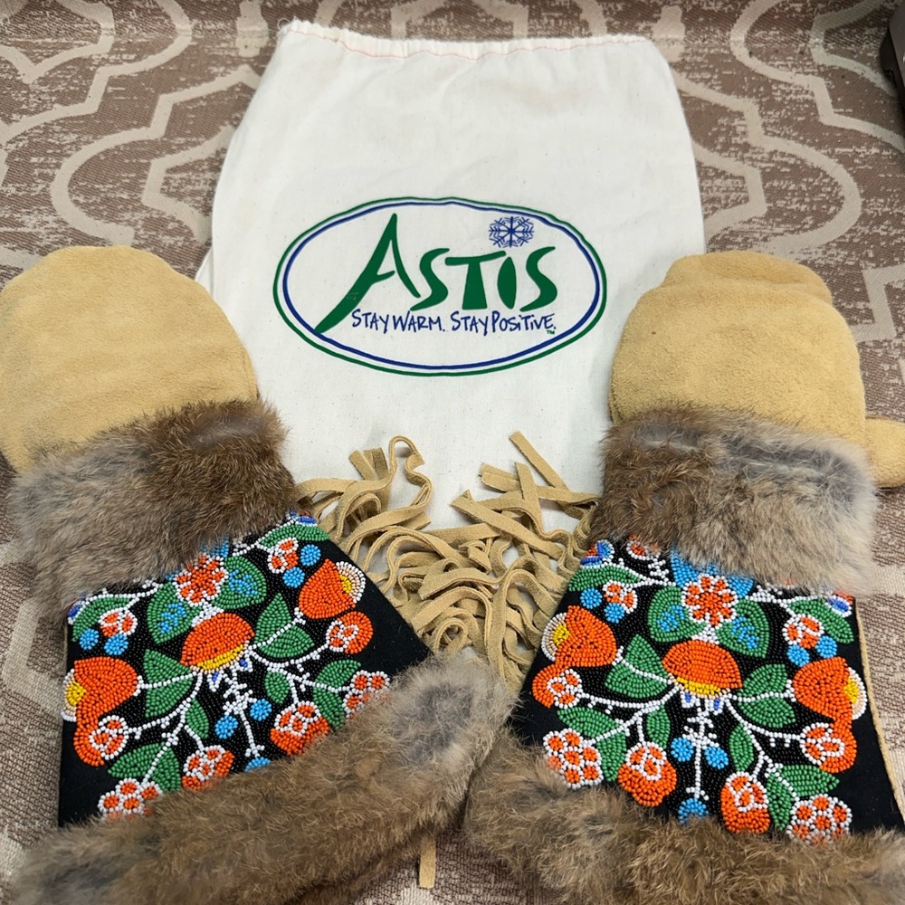 Women's Beaded Mittens - Tan and Black